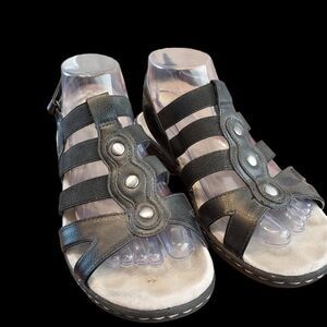 Croft & Barrow Black sandals VGC  measures 9 3/4 inch from tow to heel
